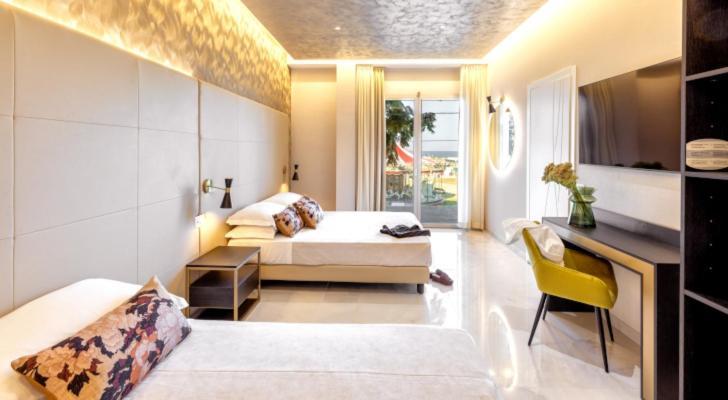 Hotel Mondial Rimini Bagian luar foto