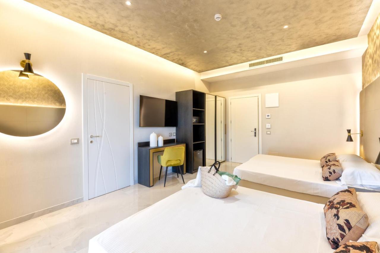 Hotel Mondial Rimini Bagian luar foto