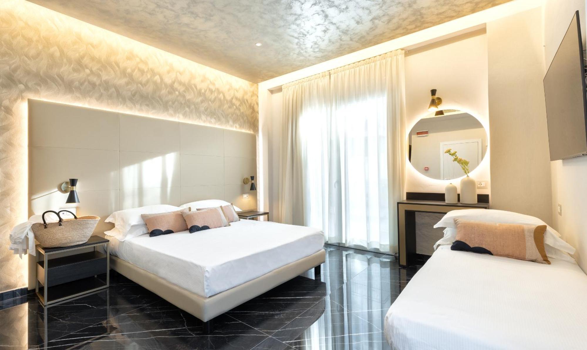 Hotel Mondial Rimini Bagian luar foto