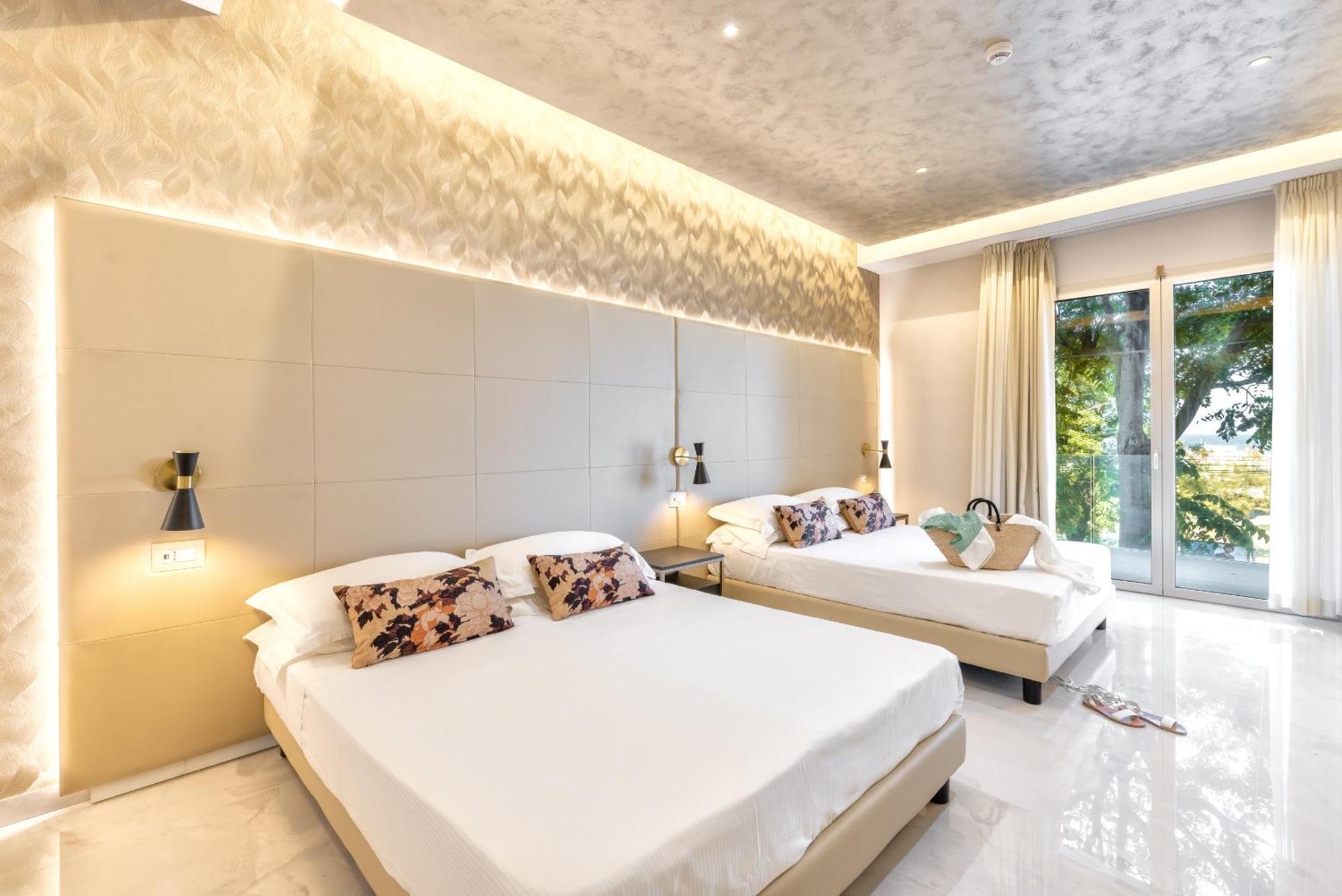 Hotel Mondial Rimini Bagian luar foto