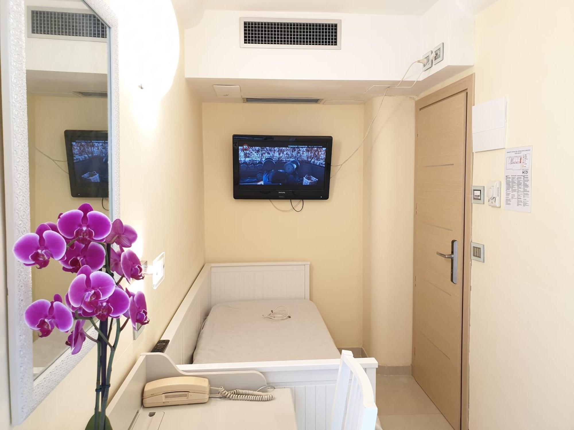 Hotel Mondial Rimini Bagian luar foto