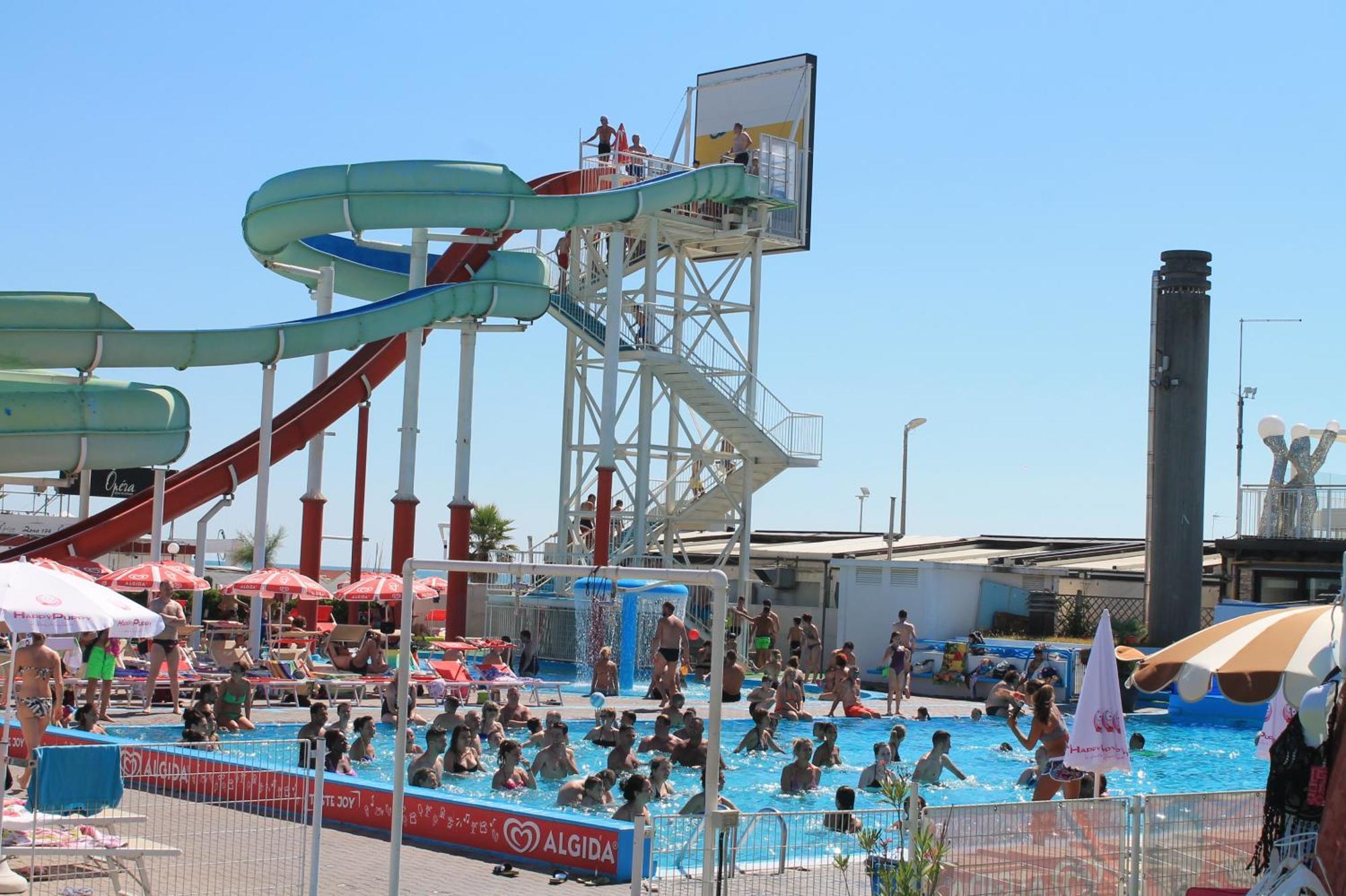 Hotel Mondial Rimini Bagian luar foto