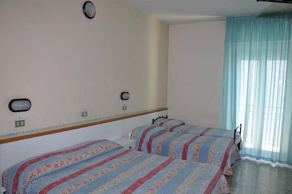 Hotel Mondial Rimini Bagian luar foto